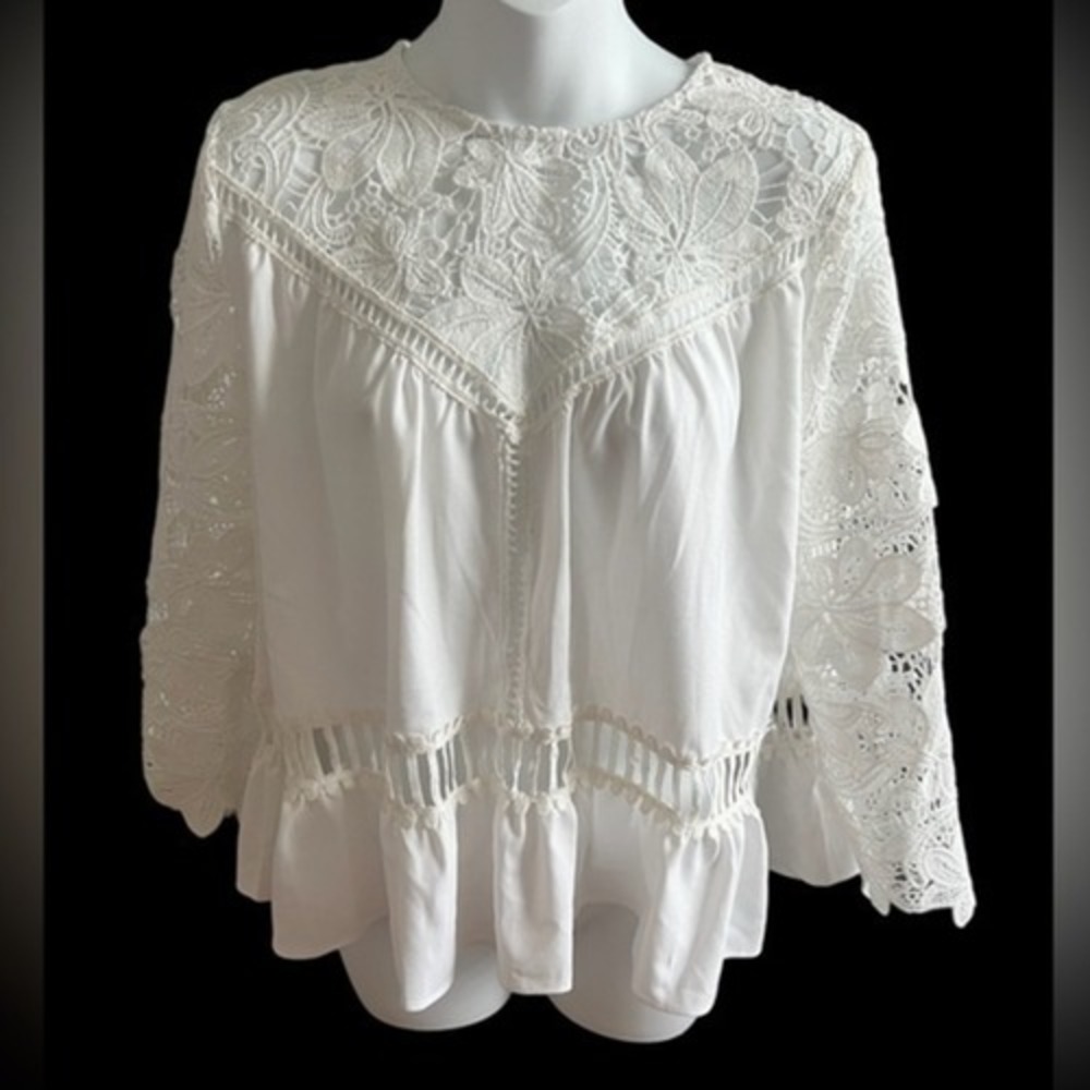 Raga SAMPLE NWT SZ MED Blouse White Lace Open Back Bell Sleeve Peplum ,‎ cotton